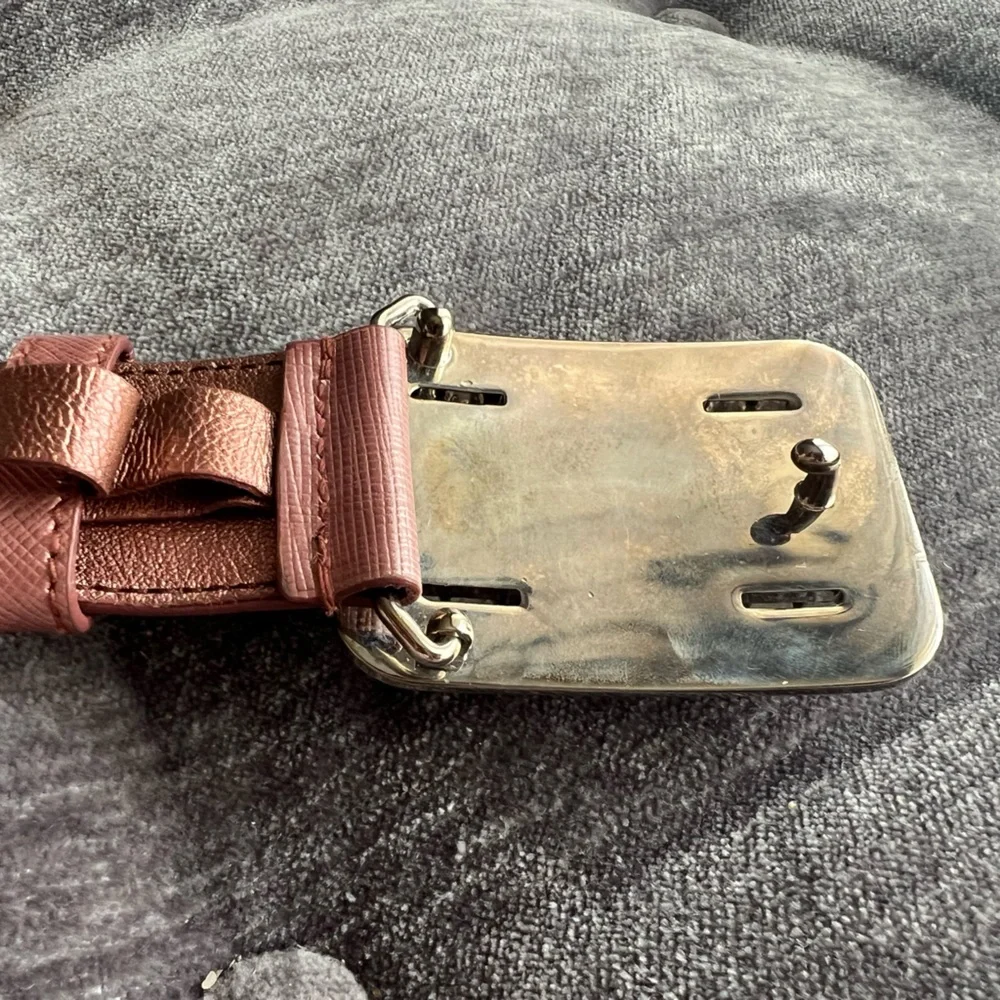 Auth. PRADA metallic dust pink leather belt with stone buckle, new without tags - Picture 9 of 13